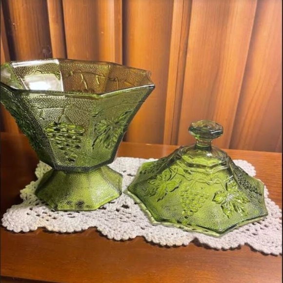 Vintage Anchor Hocking octagon pedestal candy dish /lid - Picture 2 of 2